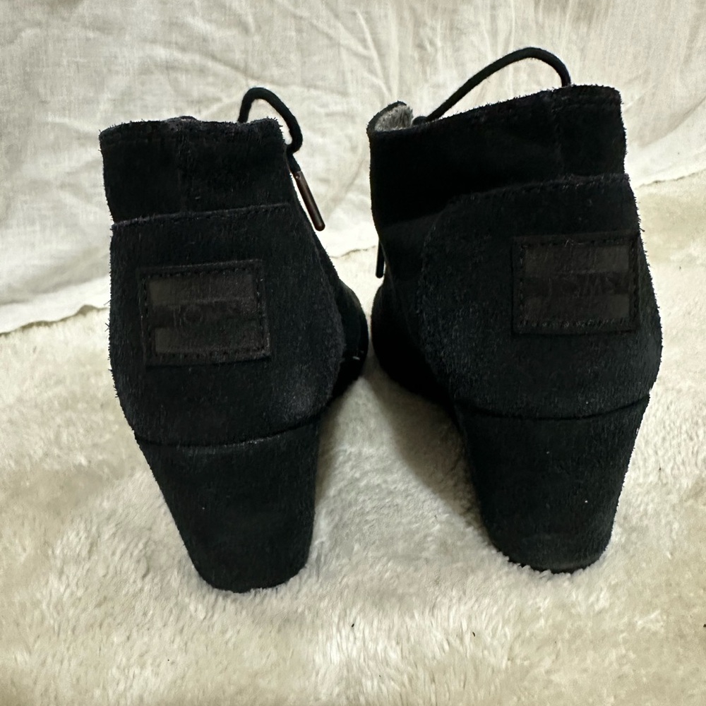 Toms Desert Wedge Heel Ankle Boots Lace Up Black Suede Bootie Size 5.5 Women's - Picture 2 of 4